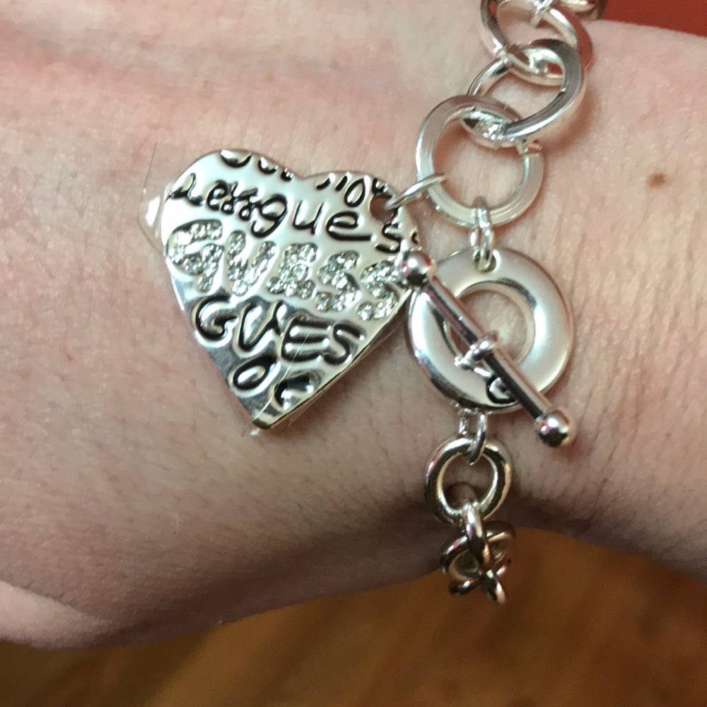 NWT guess bracelet 8inches long